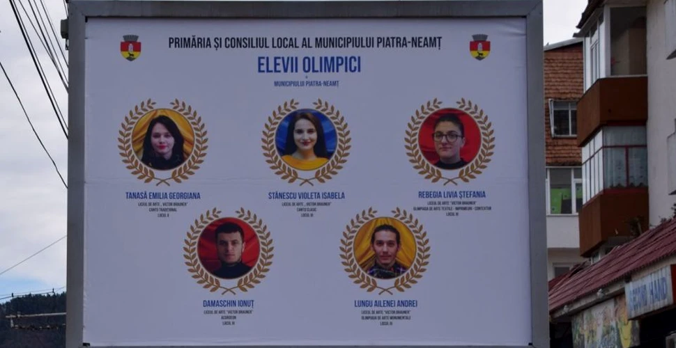 Elevii olimpici, promovaţi pe panourile publicitare într-un oraş din România