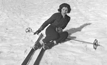 Cum se îmbrăcau femeile în 1939 pentru a merge la schiat?