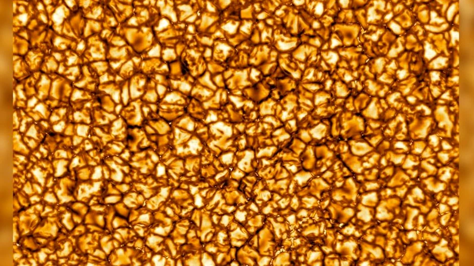 Parcă este alcătuită din miez de nucă! Suprafaţa turbulentă a Soarelui, surprinsă în cele mai clare fotografii realizate vreodată