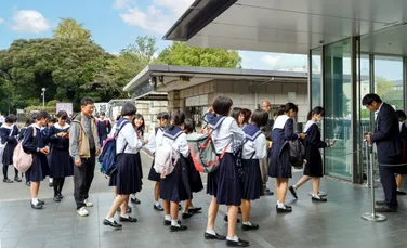 Cât plătesc turiștii pentru o experiență de liceu în Japonia?