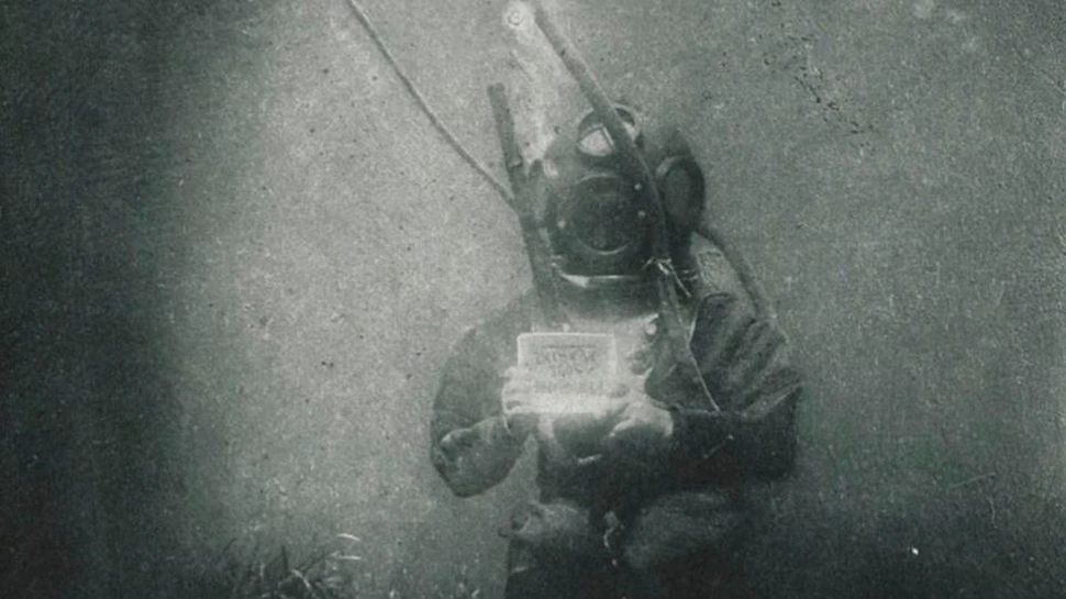 Prima fotografie subacvatică ce s-a păstrat până astăzi îl înfăţişează pe unul dintre cei mai mari savanţi români. De bucurie, acesta a făcut însă o greşeală
