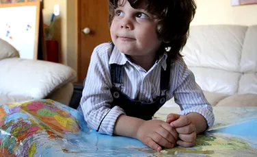 Un copil de origine română a fost desemnat cel mai inteligent de pe planetă. La trei ani ştie să numere până la 1.000 şi vorbeşte trei limbi străine