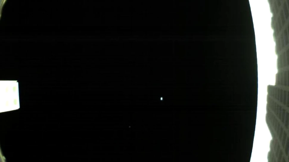 Au testat antena unuia dintre sateliţii ce se îndreaptă spre Marte, dar au observat un detaliu familiar în imagine