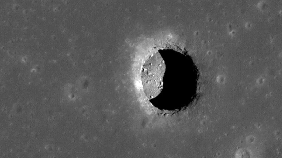 Puţuri misterioase fotografiate pe suprafaţa Lunii. Ce anunţă NASA? (VIDEO)