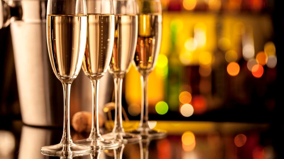 Cum trebuie să bei şampania pentru a-i păstra calităţile