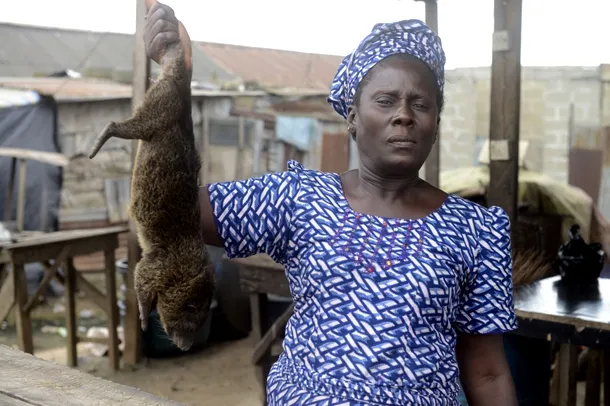 Vivian Koshefobamu, în vârstă de 45 ani, vânzător de „bushmeat” din piaţa Ajegunle-Ikorodu din Lagos