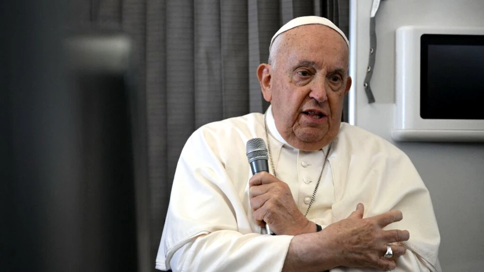 Starea de sănătate a Papei Francisc, mai complicată decât s-a crezut inițial