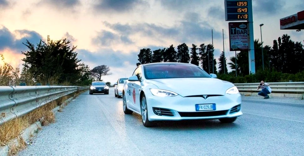 Elon Musk crede că ar putea exista un milion de robo-taxiuri Tesla până la finalul anului