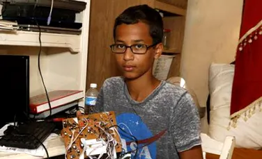 Povestea lui Ahmed, adolescentul arestat după ce a inventat un ceas care a fost confundat cu o bombă. Obama l-a luat apoi la Casa Albă – FOTO, VIDEO