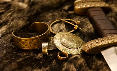 O „comoară” din epoca vikingă, descoperită cu un detector de metale pe Insula Man