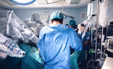 Femeile sunt mai predispuse decât bărbații să moară din cauza complicațiilor după operația pe cord, arată un studiu