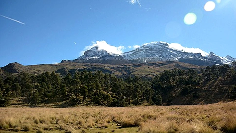 Un model al universului vechi de 1.000 de ani a fost descoperit la baza unui vulcan din Mexic