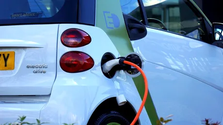 De ce a crescut interesul pentru mașinile electrice și hibride?
