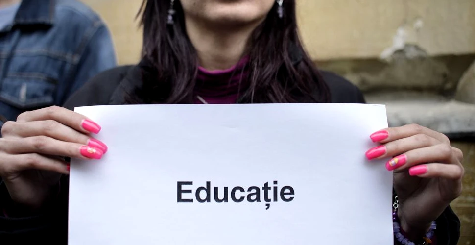 Aproape jumătate dintre profesorii români sunt pentru dictatură şi pedeapsa cu moartea. Majoritatea acceptă relaţiile sexuale premaritale