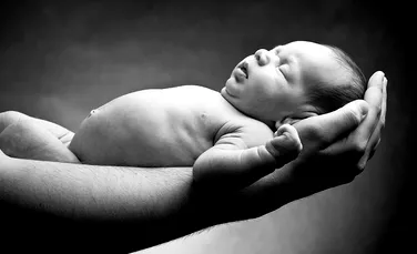 Când este gata un bebeluş să vină pe lume? Gesturile pe care le face în uter arată cât de bine se dezvoltă