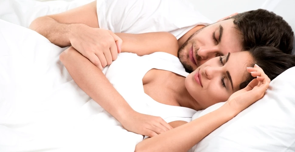 Satisfacţia pe care o are o femeie în relaţia de cuplu influenţează somnul partenerului