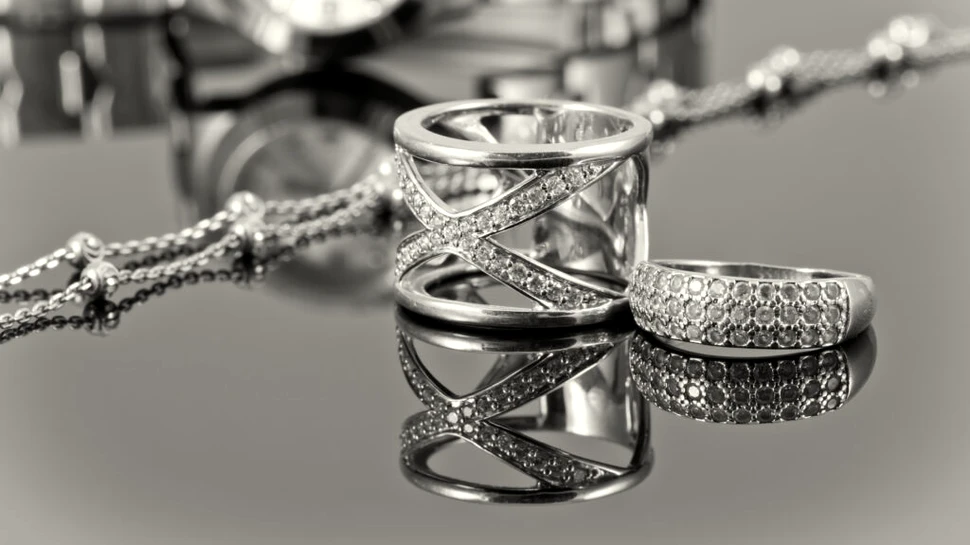 Argintul atinge un preț istoric pe fondul unui decalaj major între consum și producție