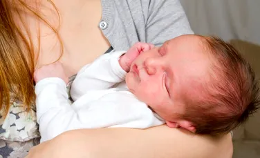 Cât de des trebuie să îi faci baie generală unui bebeluş – VIDEO