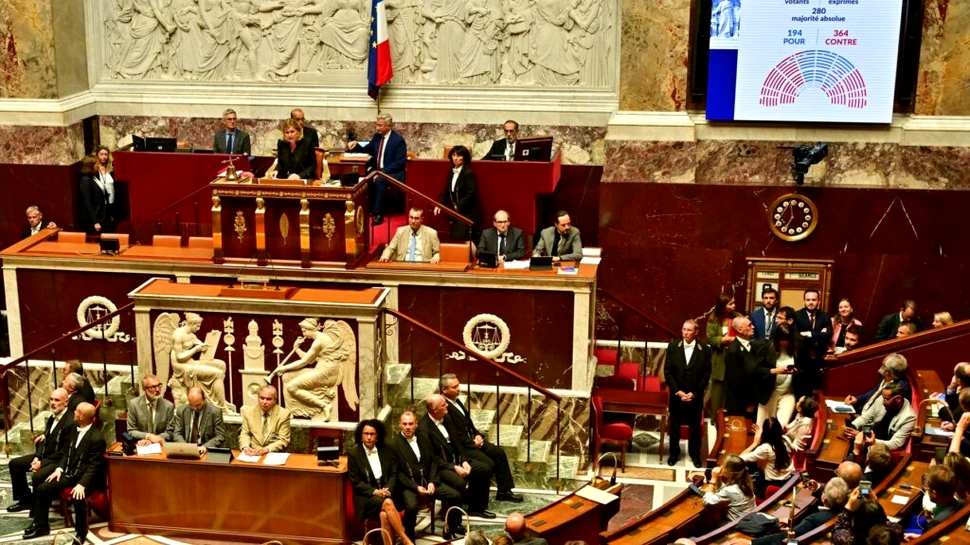 Criză politică majoră în Franța după ce Guvernul Francois Bayrou a căzut