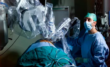 Un robot chirurgical magnetic a efectuat prima sa procedură internațională într-un spital din Chile