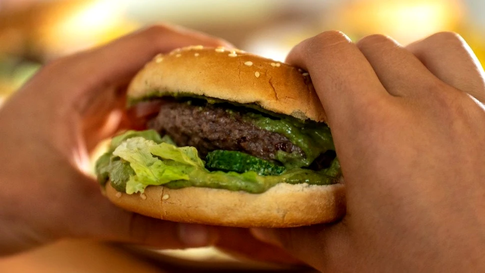 O femeie dă în judecată McDonald’s pentru că a „făcut-o” să-şi întrerupă postul