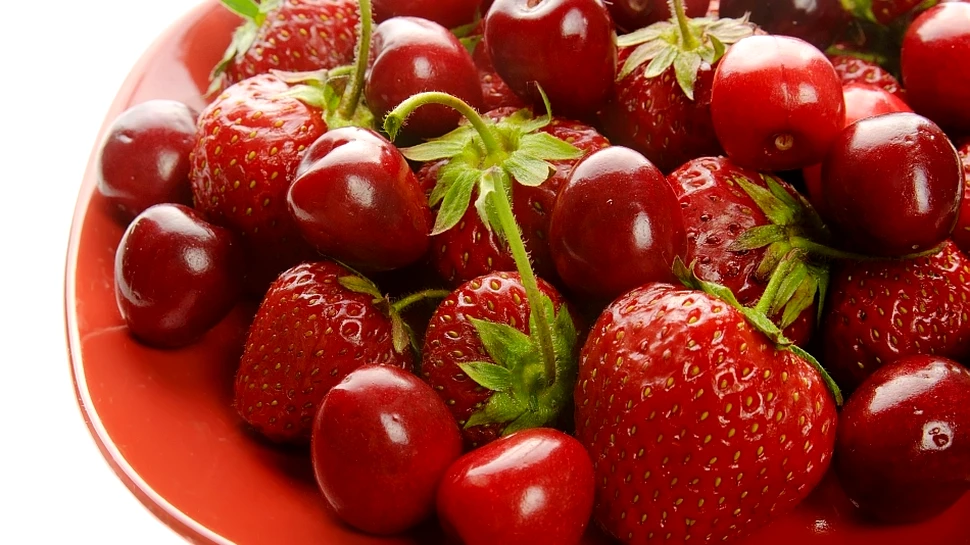 De ce trebuie să mănânci din farfurii roşii dacă doreşti să slăbeşti?