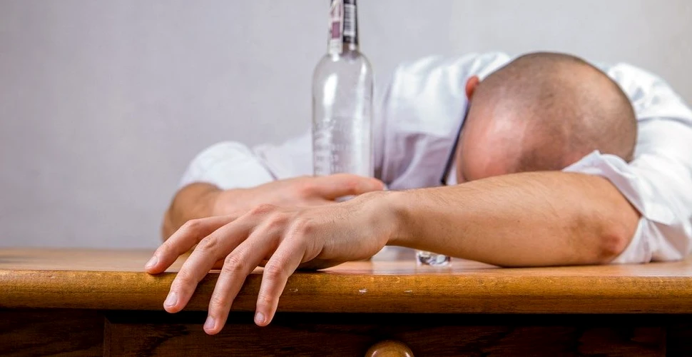 Ce afecţiuni, alimente şi medicamente te pot aduce, aparent, în pragul comei alcoolice