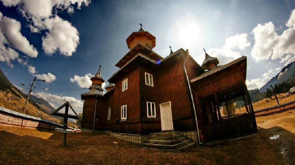 12 sate frumoase din România, perfecte pentru vacanţa de Paşte