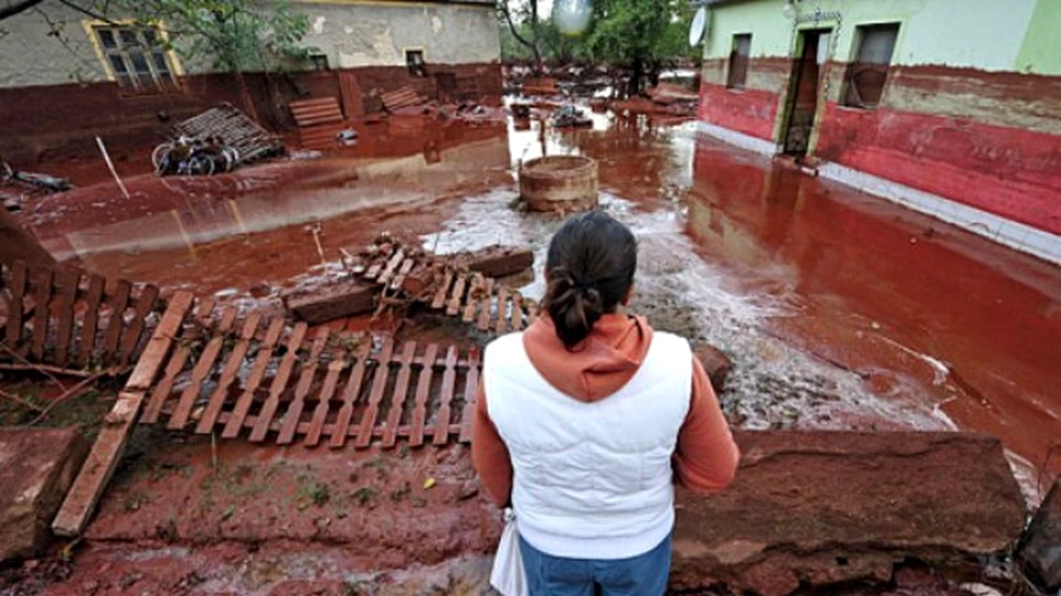 DEZASTRU ECOLOGIC: Ungaria se lupta cu o viitura otravita