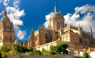 O catedrală care a început să fie construită în secolul XVI are sculptate elemente moderne. De-a lungul timpului, a iscat multe controverse
