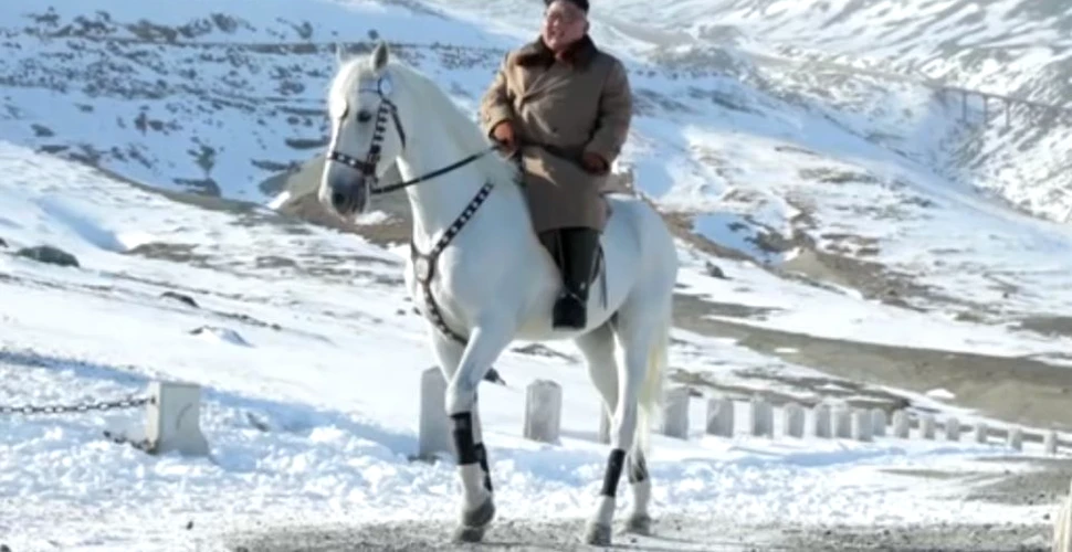 Ce ar putea semnifica imaginile cu Kim Jong-un, care a urcat un munte sacru pe un cal alb