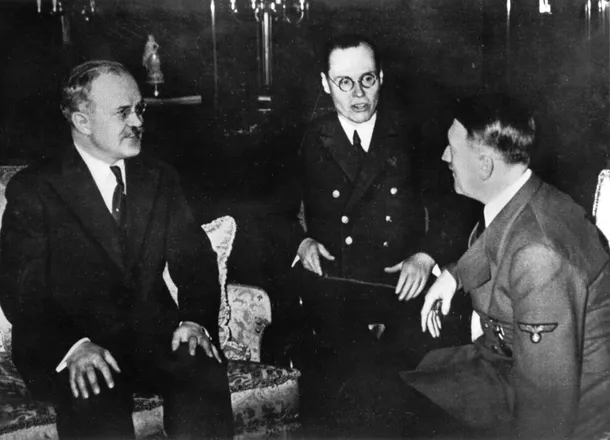 Capcanele pe care Hitler și Stalin și le-au întins reciproc