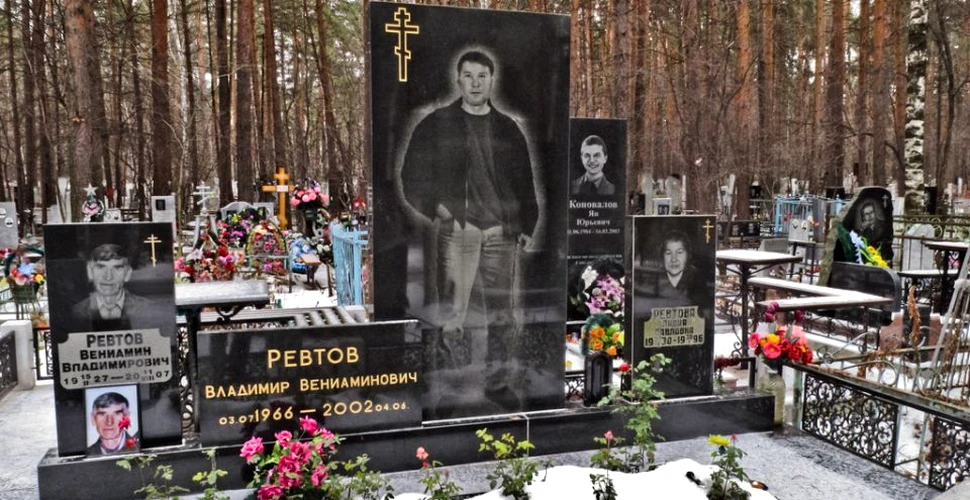 Cimitirul gangsterilor din Ekaterinburg, locurile de veci ale mafioţilor ruşi împodobite cu pietre funerare opulente