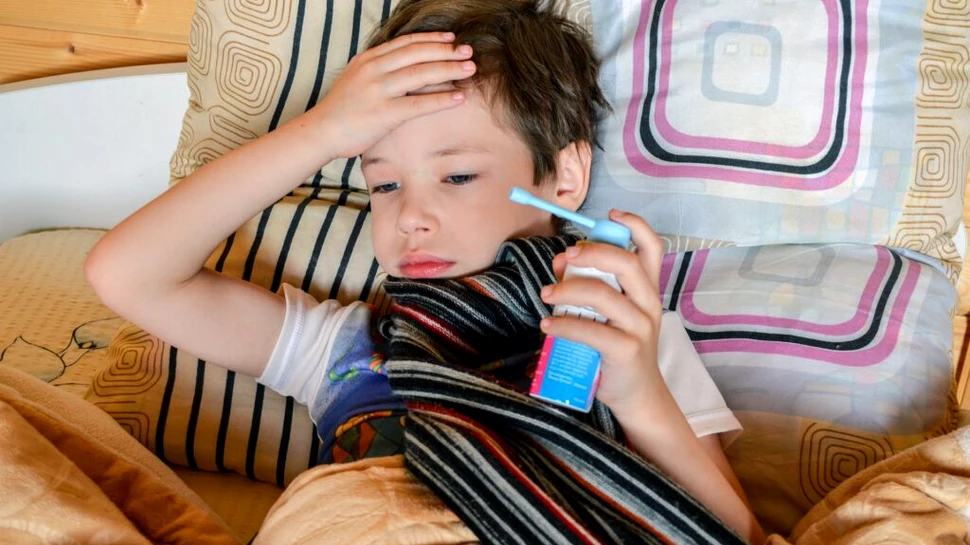 Simptomele de astm la copii pot fi accentuate de fumatul pasiv și de condițiile precare de locuit