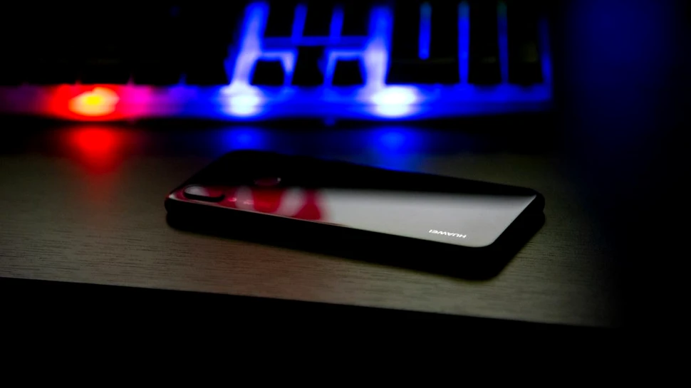 Un nou virus troian fură date din telefon prin mesaje înșelătoare privind livrări de colete