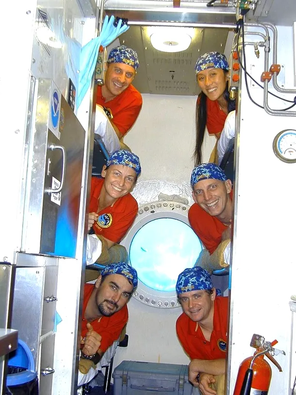Echipajul misiunii NEEMO 5.