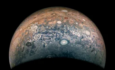 Nava spațială Juno a trimis acasă imagini uimitoare cu cea mai mare și mai veche planetă din Sistemul Solar