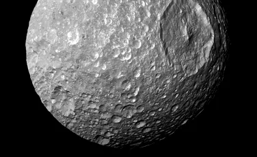 Mimas, satelitul lui Saturn care seamănă cu „Steaua Morții”, ascunde un secret