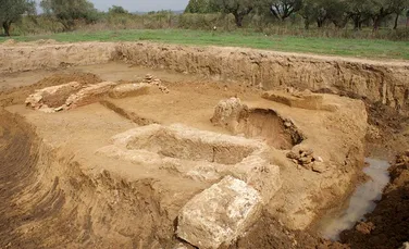 8 morminte antice, descoperite pe un teren privat din Peloponez