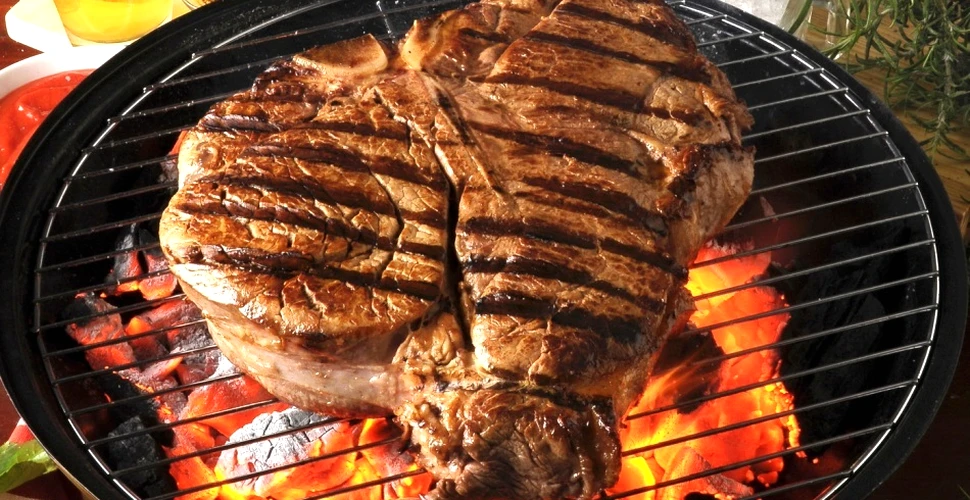 Cum facem carnea la grătar mai sănătoasă? Cercetătorii  recomandă o metodă testată ştiinţific