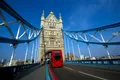 Ziua în care un autobuz londonez a traversat „în zbor” Tower Bridge