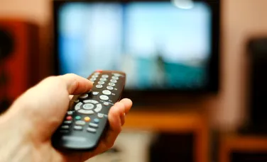 Cât se mai uită tinerii la televizor? Rezultatele unui studiu recent