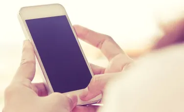 OnePlus lansează un telefon cu sticlă electrocromică pentru ascunderea camerelor