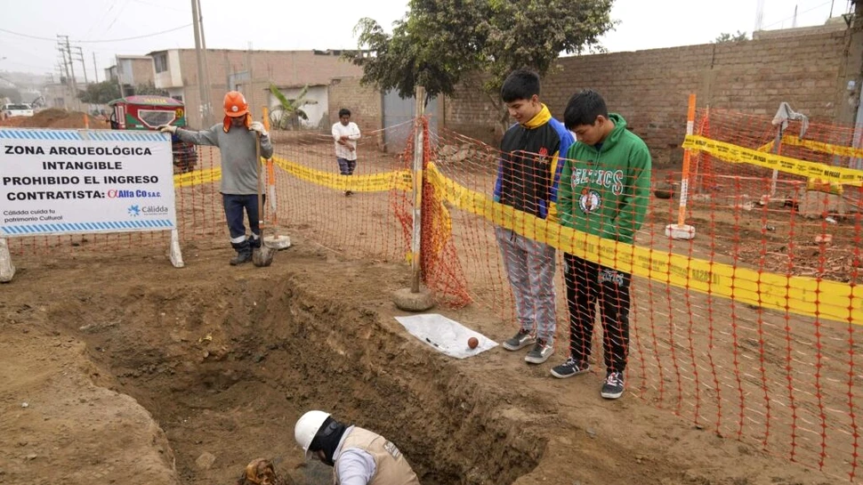 Mormânt pre-incaș cu rămășițe vechi de 1.000 de ani, descoperit de muncitorii care săpau la o rețea de gaz