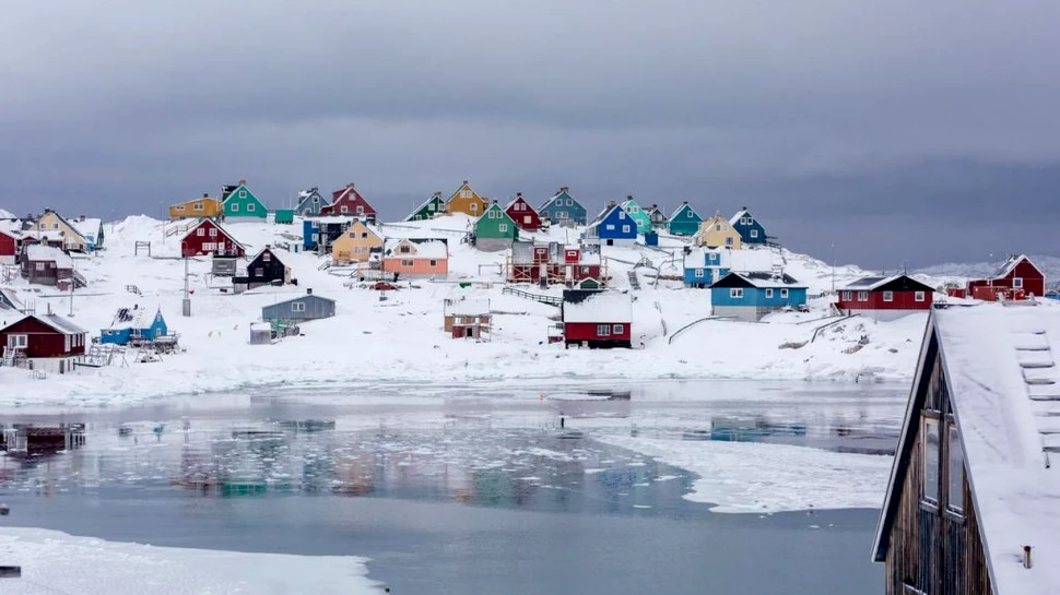 Groenlanda se topește masiv din cauza valului de căldură din emisfera nordică