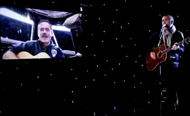 Cântecele Cosmosului: astronautul Chris Hadfield a interpretat primul cântec compus şi înregistrat în spaţiu (VIDEO)