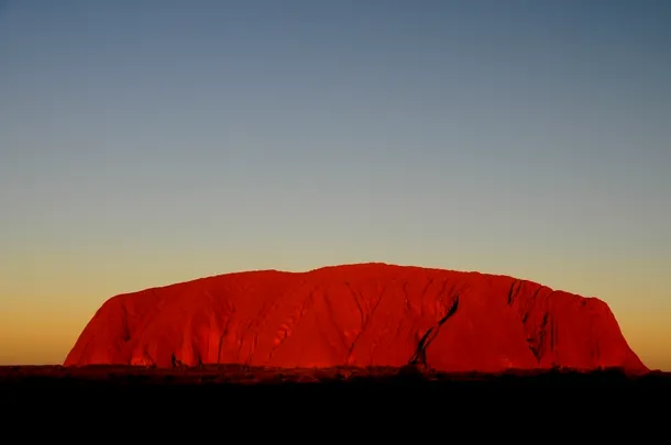 Stânca Uhuru din Deşertul Australian este cel mai sacru loc pentru multe comunităţi de aborigeni