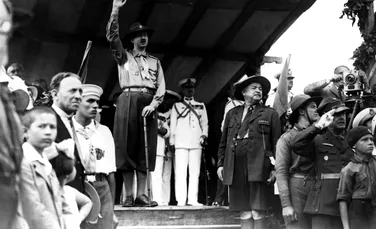 Cum se manifesta cultul personalității Regelui Carol al II-lea la finalul anului 1938?