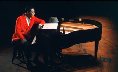 Nat King Cole, unul dintre cei mai mari soliști vocali din lume și un pionier al egalității rasiale