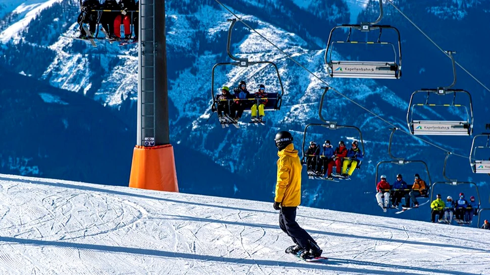 Ce au scris românii pe pagina Ambasadei Austriei la București?